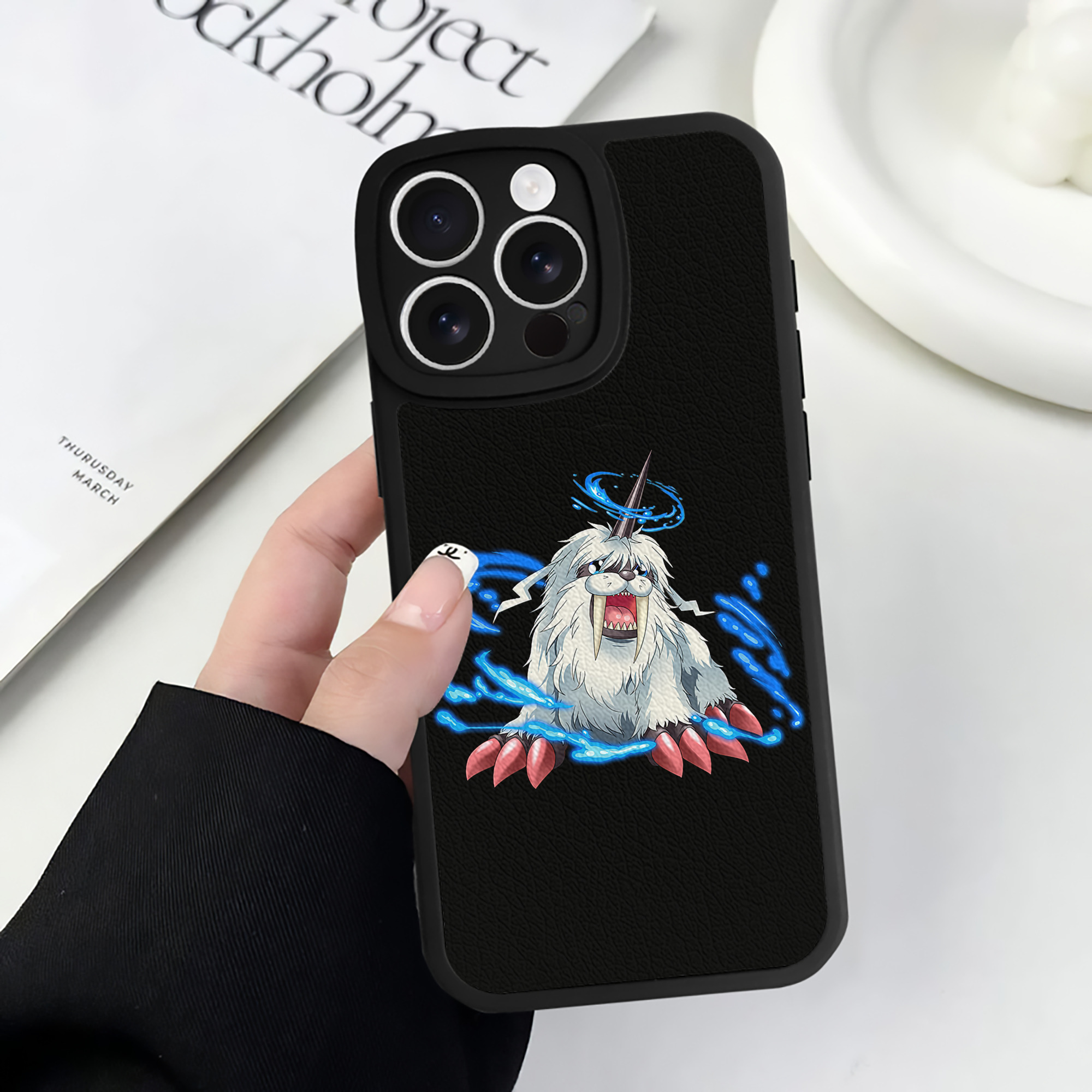 （画像用） Digimon デジタルモンスター/デジモン 【iPhone 16シリーズ対応】シリコンスマホケース（レザー調） 材質：シリコン